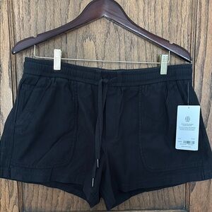 Athleta Black Women's Shorts SZ L NWT